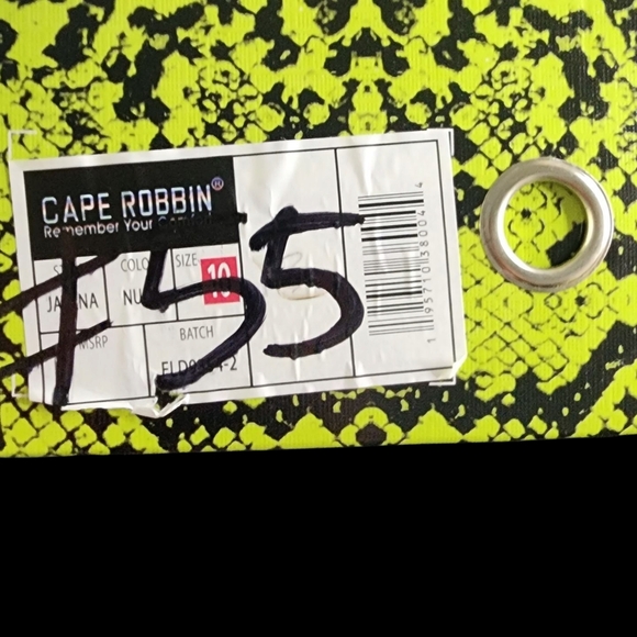 Cape Robbin Heels - Picture 6 of 6